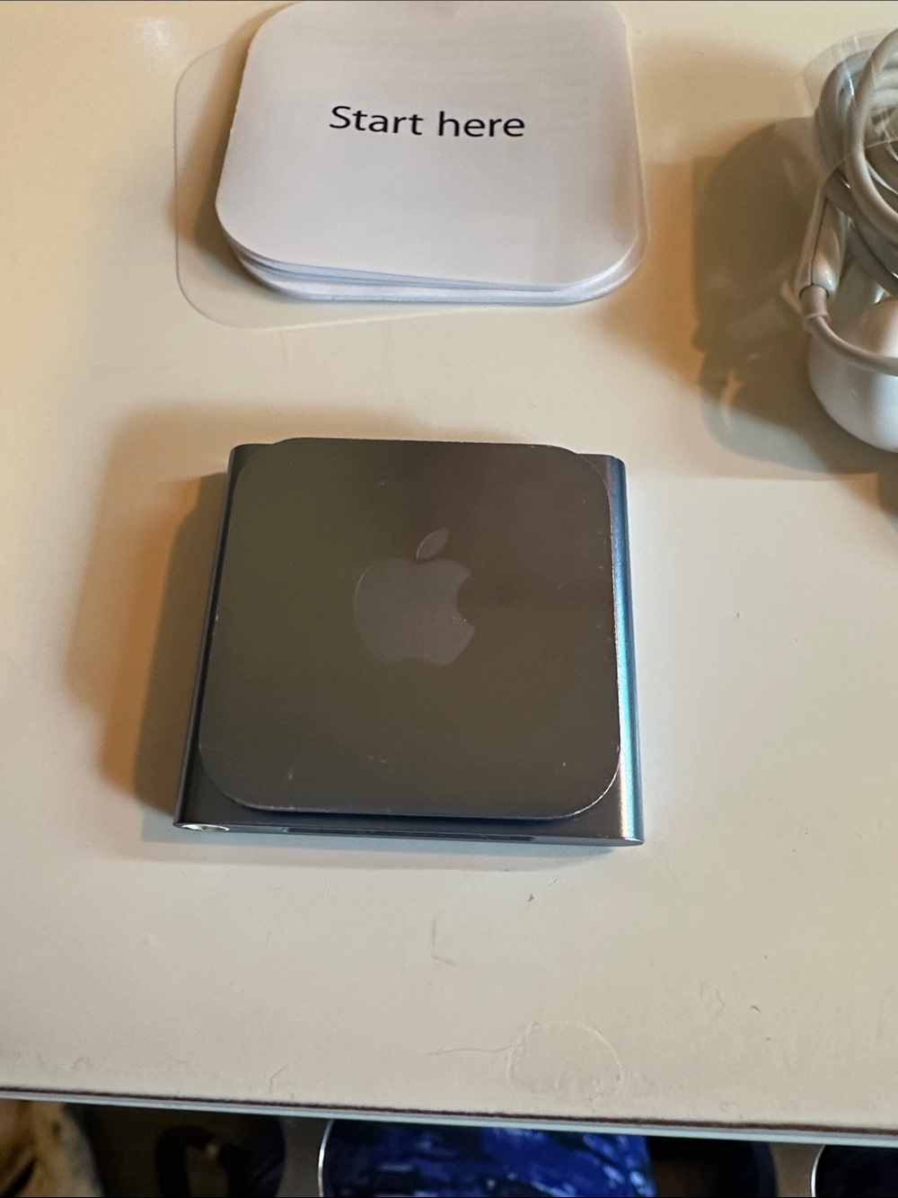 Apple Silver iPod Nano 6th generation 8GB with White EarPods and Lightning Cable - Picture 5 of 7